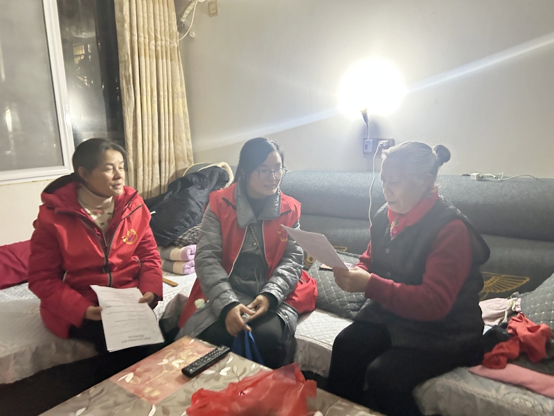 四川融通安防集团:积极落实包保责任 开展入户走访宣传(图5) 入户宣传1.jpg