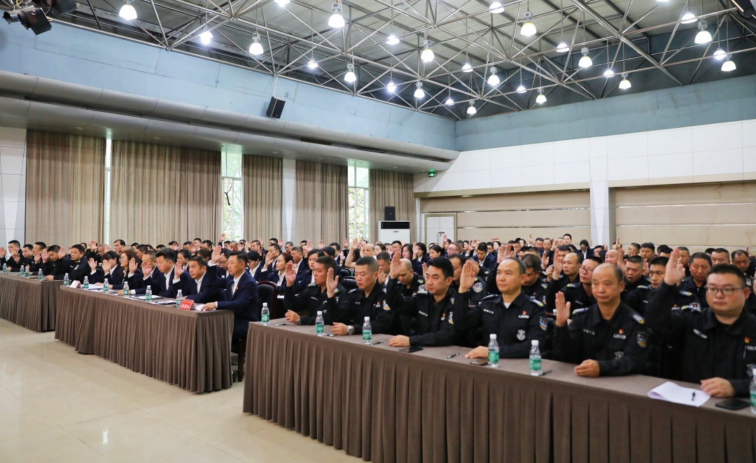 党员大会全景2.jpg