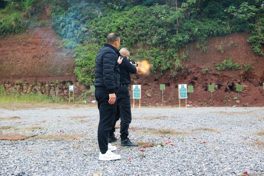 实弹射击3.JPG