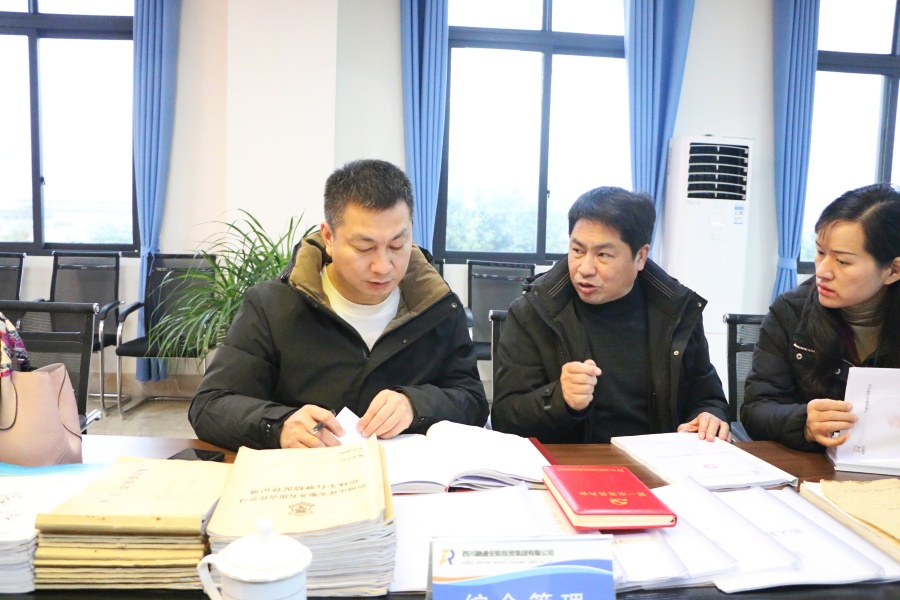 查阅资料.JPG