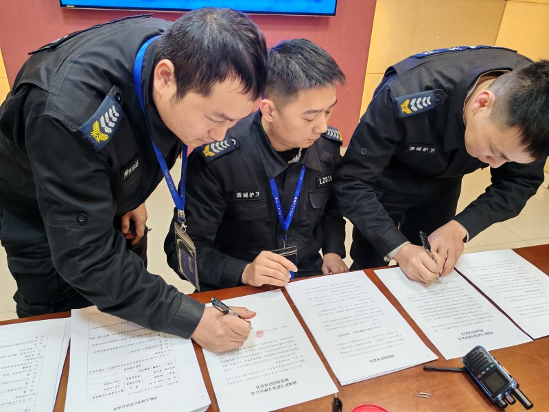 签订安全责任书现场照片5.jpg