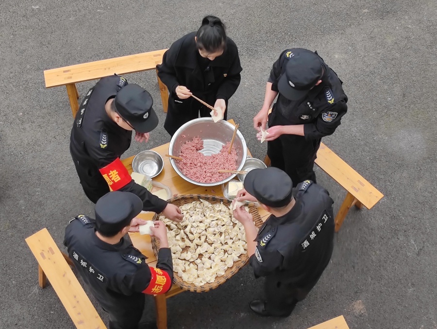 蓝盾红心映照夕阳 |“安防蓝”学雷锋走进敬老院(图10) 相片15:包抄手4.jpeg