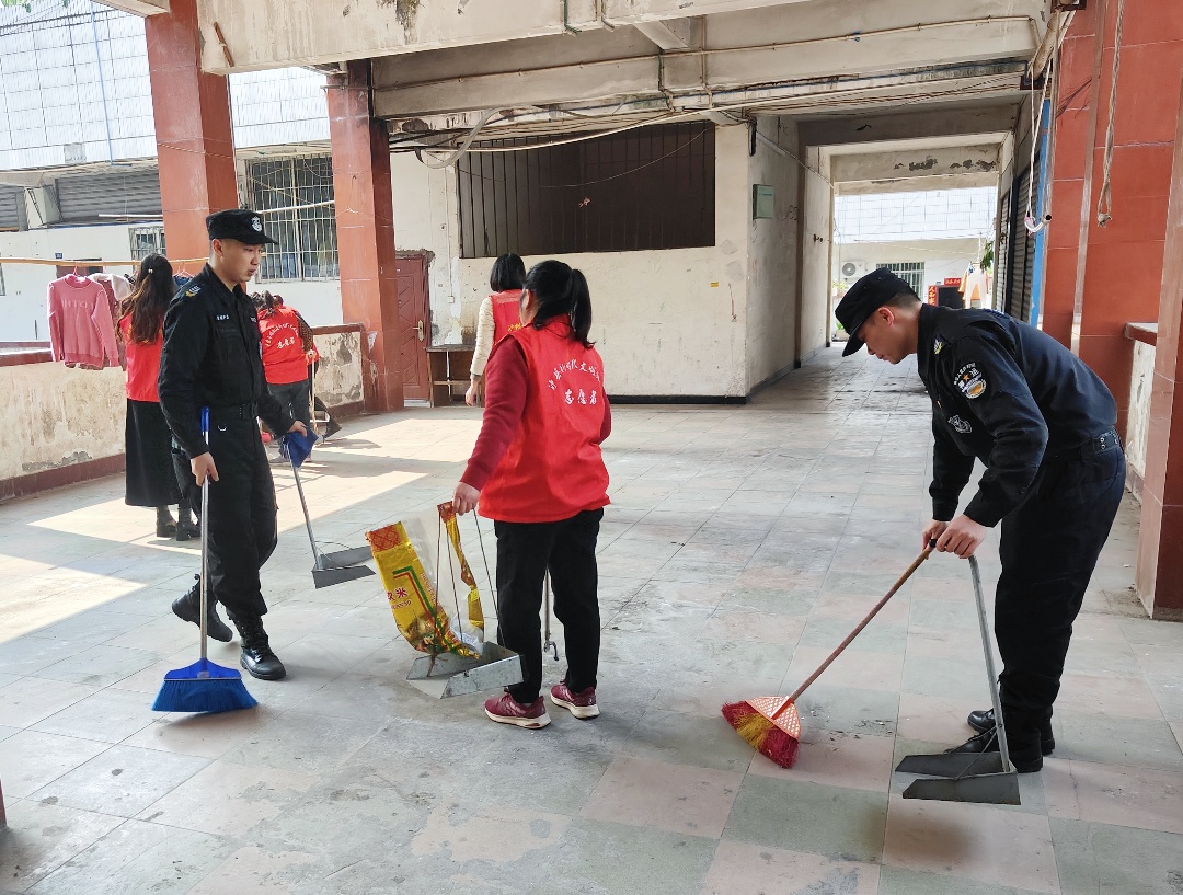 清扫公共区域卫生 (1).JPG
