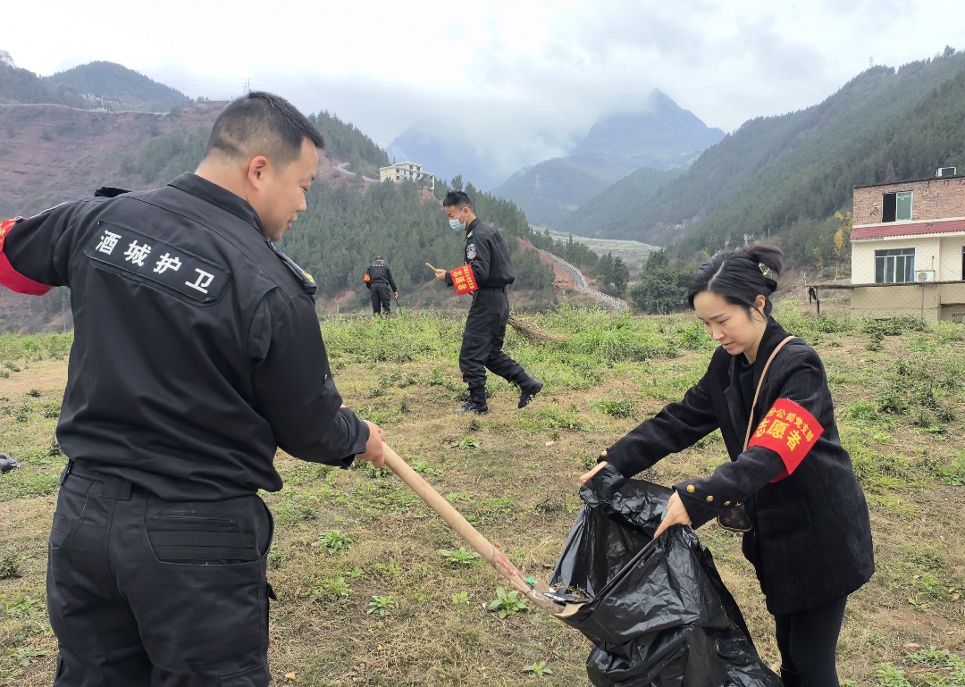 古蔺分公司党支部开展“弘扬雷锋精神,环保我先行”主题党日活动(图2) 照片2.jpg