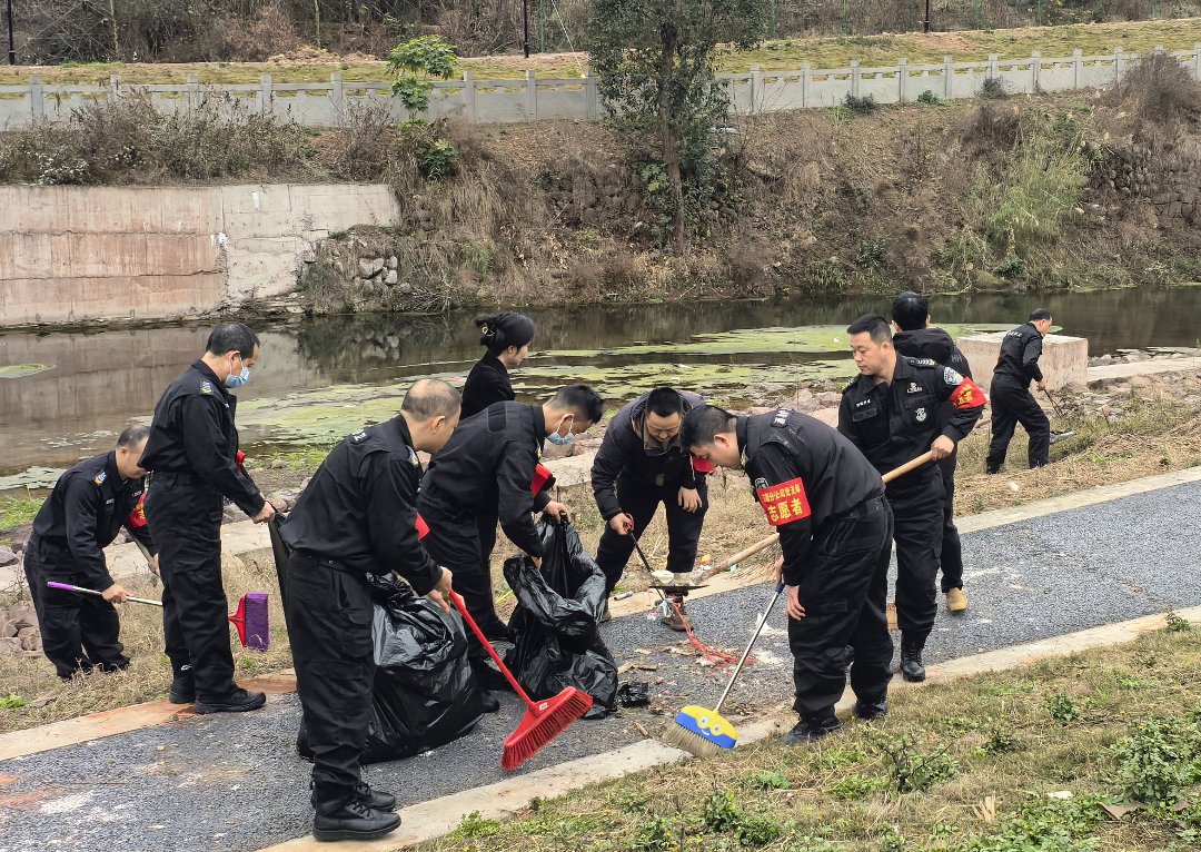 古蔺分公司党支部开展“弘扬雷锋精神,环保我先行”主题党日活动(图3) 照片4.jpg