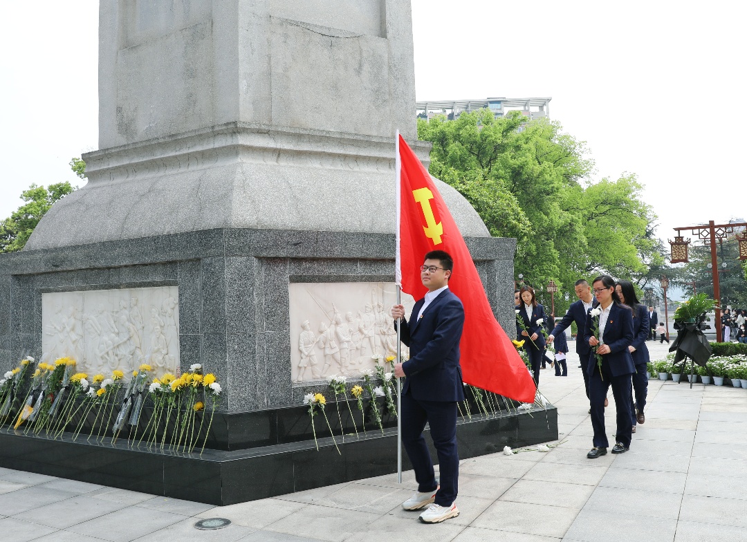 传承红色基因 赓续英烈精神|机关党支部开展清明祭英烈主题党日活动(图4) 配图5.jpg