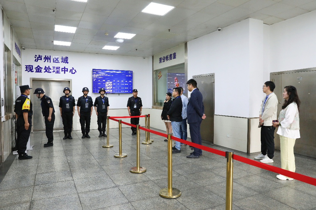 江苏张家港市国投集团赴泸州考察安防行业创新成果 (图4) 配图4.jpg