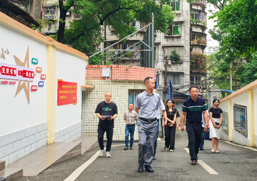 参观文化长廊.jpg