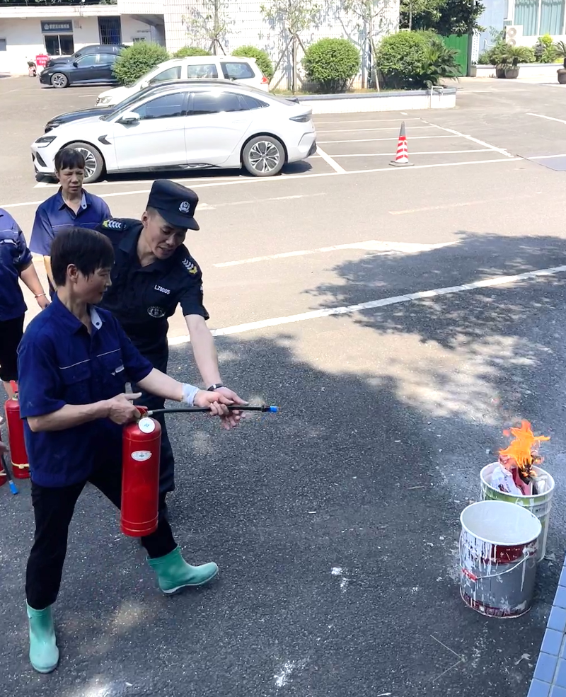 灭火器使用实操.png