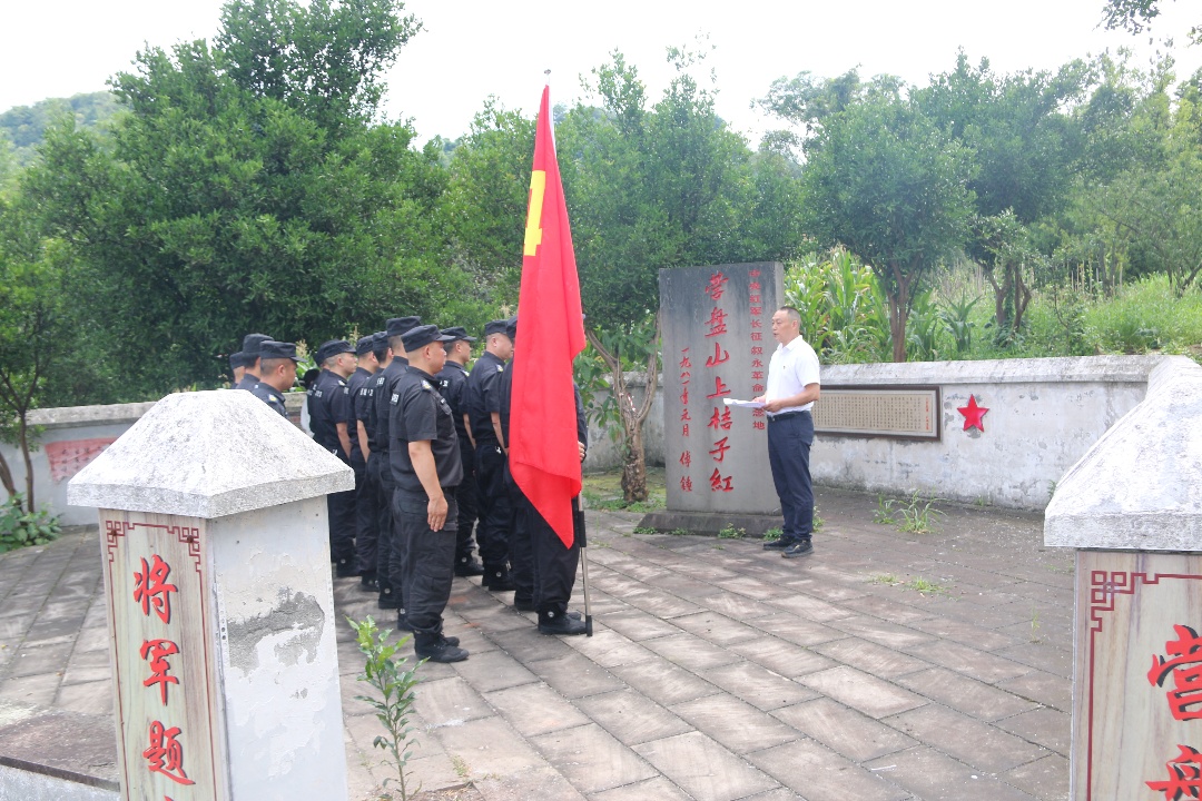 营盘山上桔子红|叙永分公司党支部开展迎“七一”主题党日活动(图3) 5e977a759de93c0d5285161703c399a.jpg