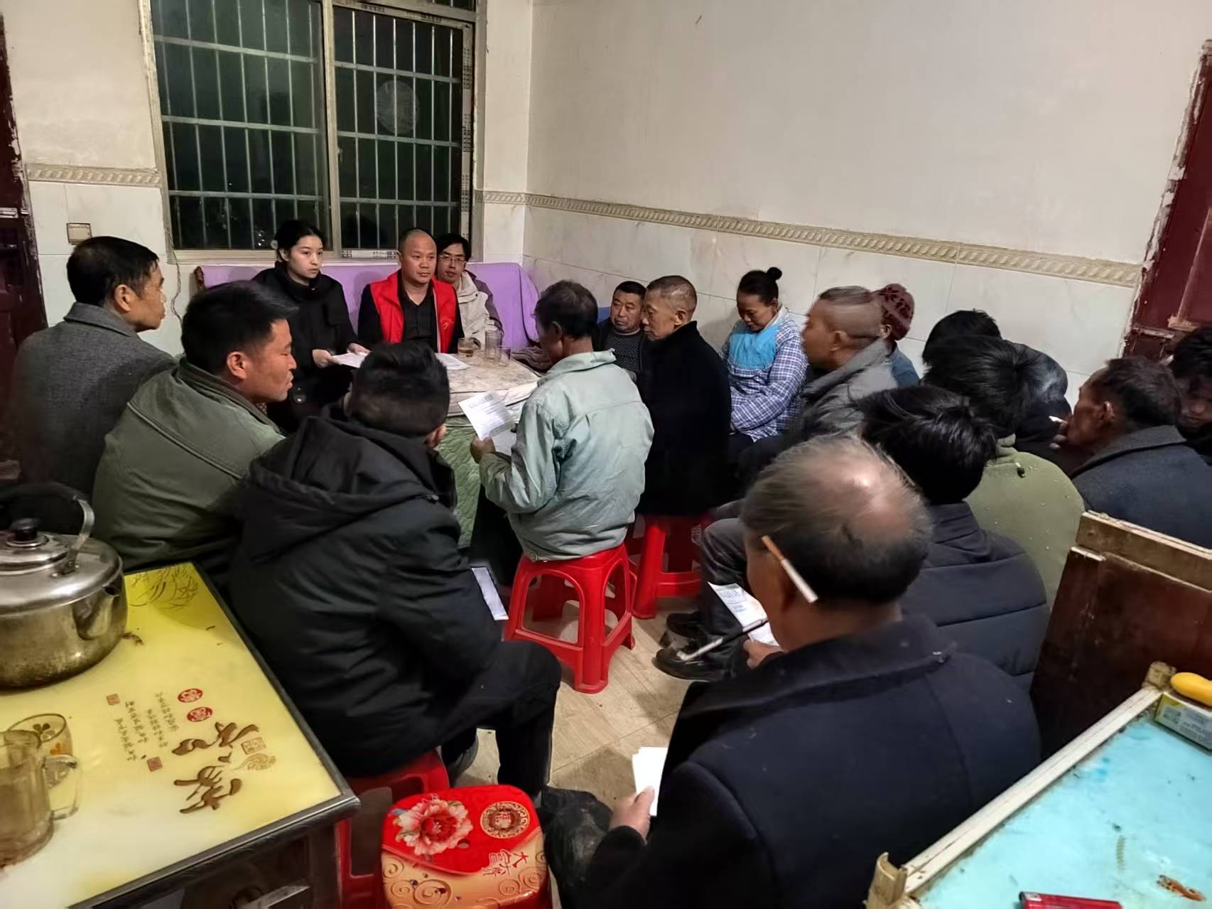驻村书记陈利:乌蒙山下,用脚步丈量乡村振兴路(图1) 院坝会 (3).jpg