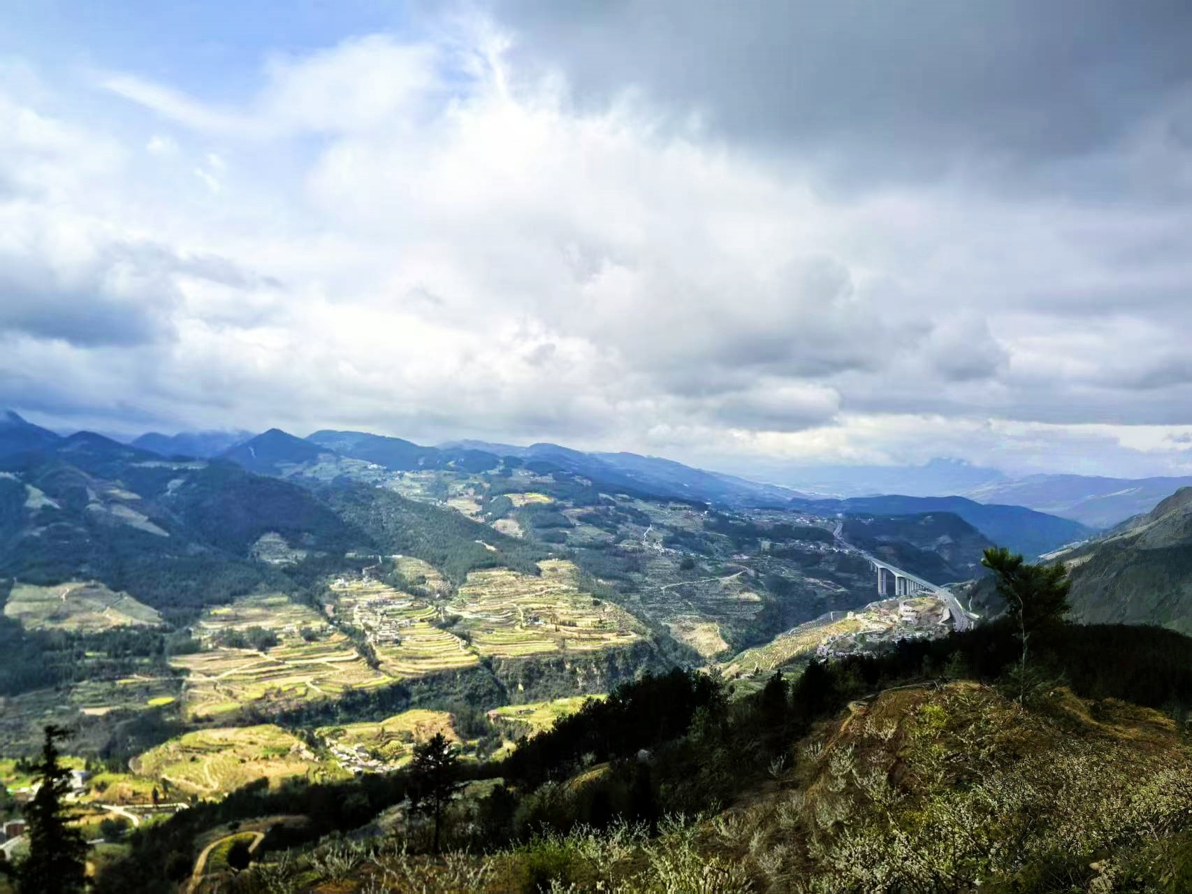 驻村书记陈利:乌蒙山下,用脚步丈量乡村振兴路(图1) 美丽的斜口村.jpg