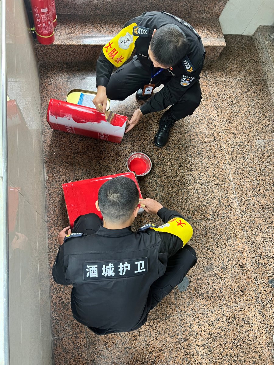 刷漆现场2.jpg