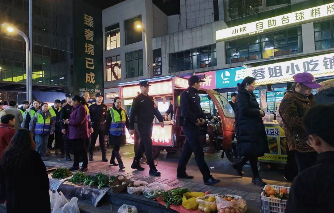党建引领聚合力 警保联动护平安(图1) 联合巡逻2.jpg