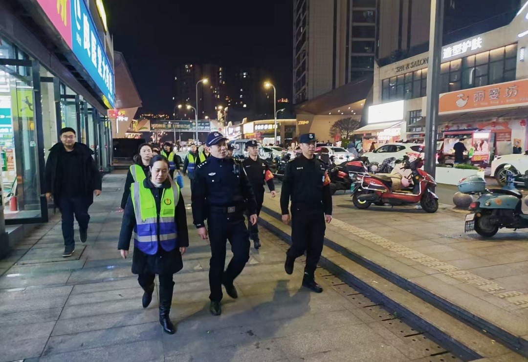 党建引领聚合力 警保联动护平安(图2) 联合巡逻1.jpg