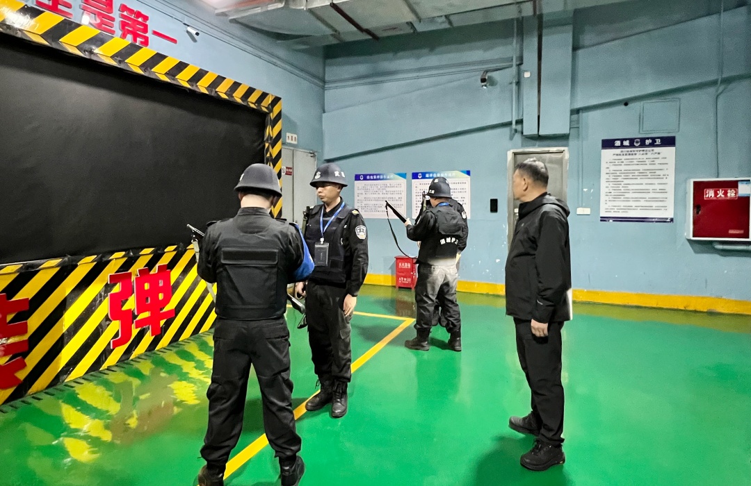 集团公司领导赴酒城护卫分公司检查复工复产安全工作(图3) 勤务检查2.jpg