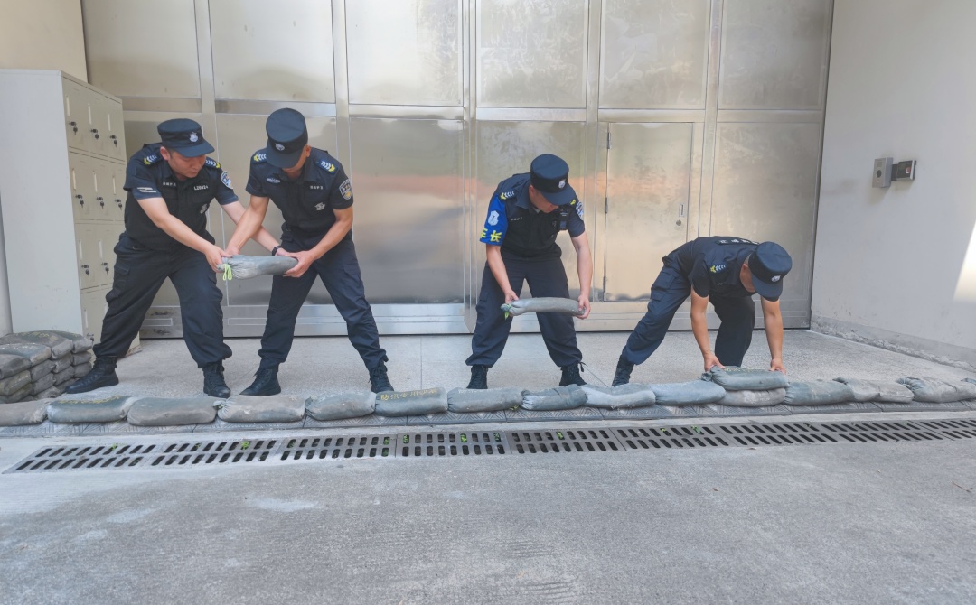 阻挡洪水.jpg